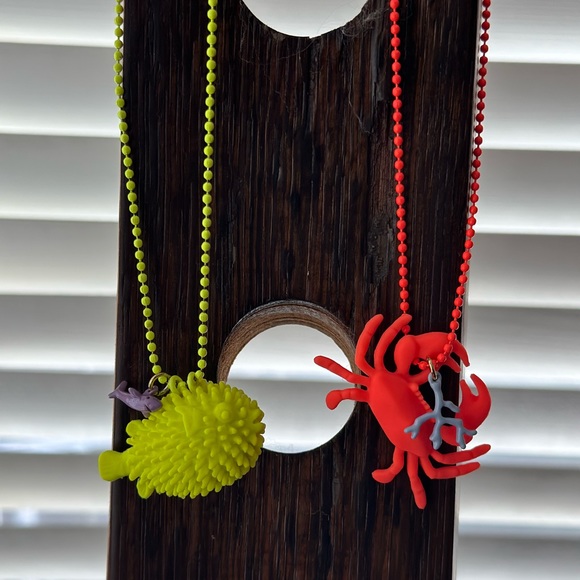 2 Necklaces - Picture 2 of 8